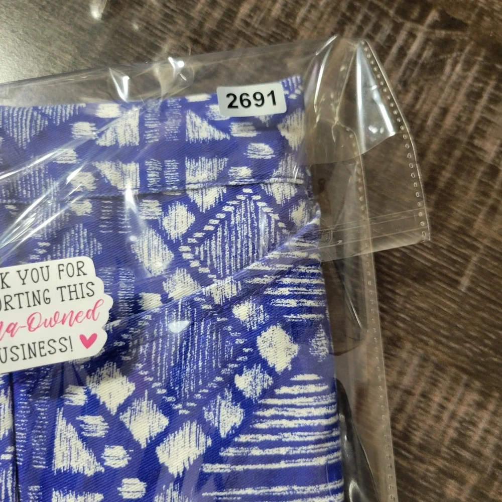American Eagle Outfitters Womens Blue White Geometric Midi Shorts Size 2 Stretch